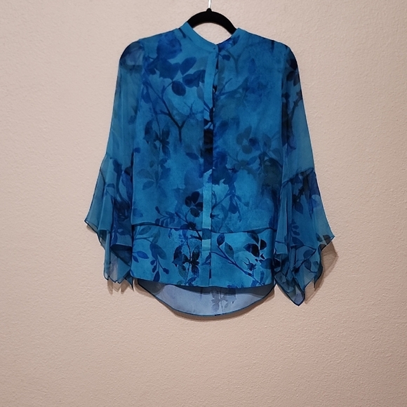 Elie Tahari Tops - Elie Tahari Blue Blouse with Mandarin Collar and 3/4 Sleeves
